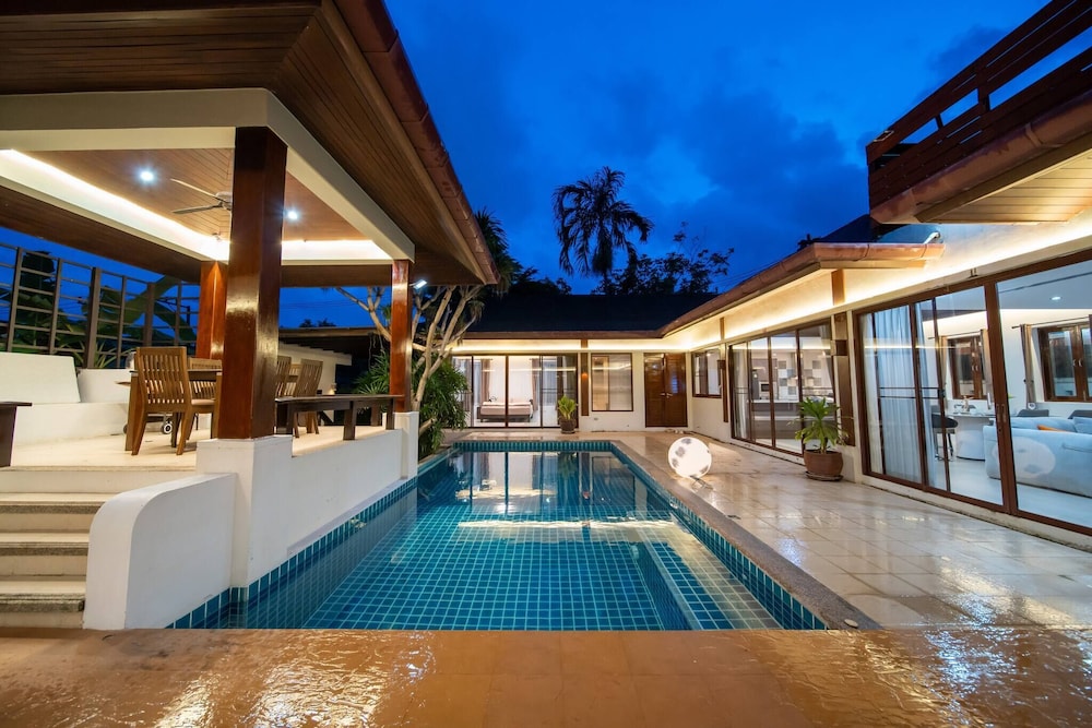 Spacious Private 4 BR Villa With a Working Office