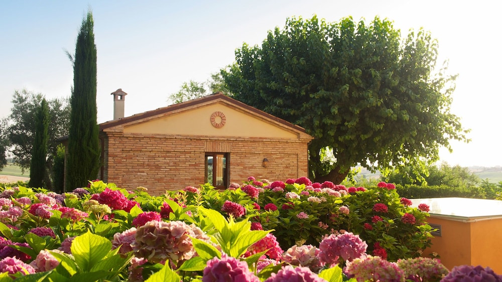 Poggio Antico - Suites and Breakfast