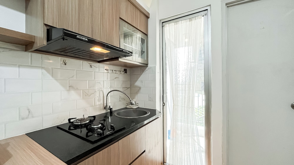 Warm And Comfy 2Br At Bassura City Apartment