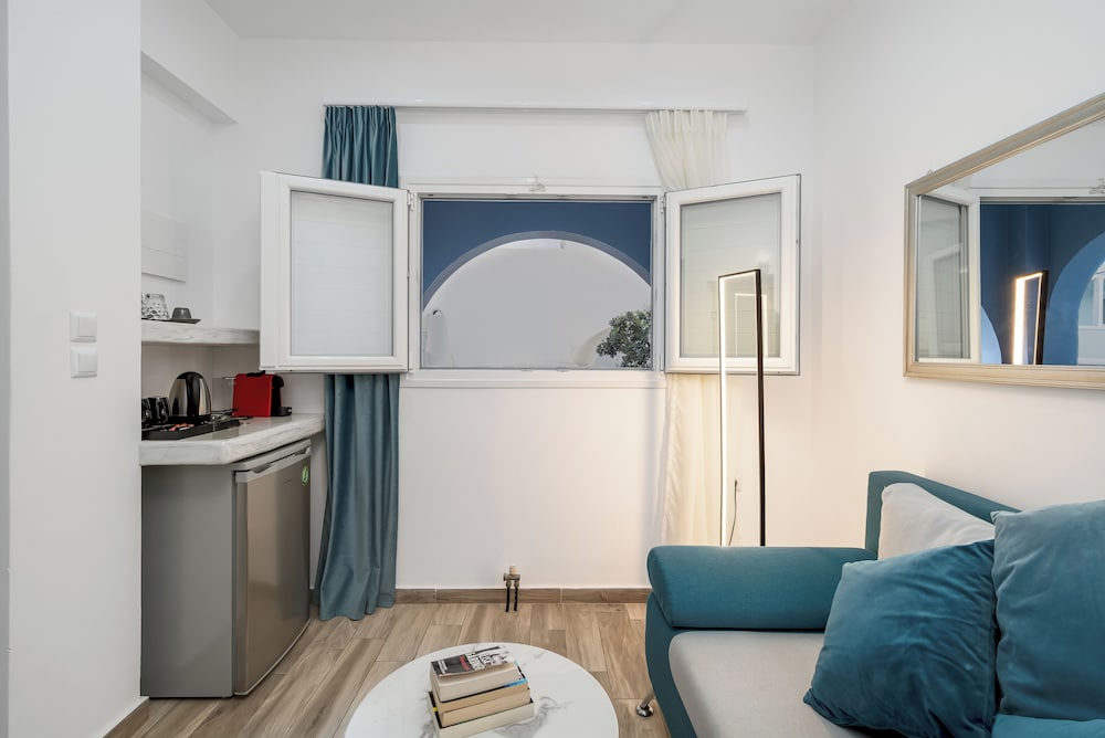 Oasis Suites Fira
