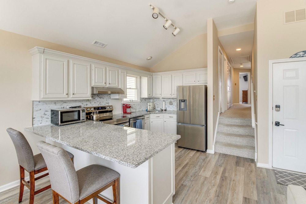2 Blocks to Beach Access: Ocean City Adventure!