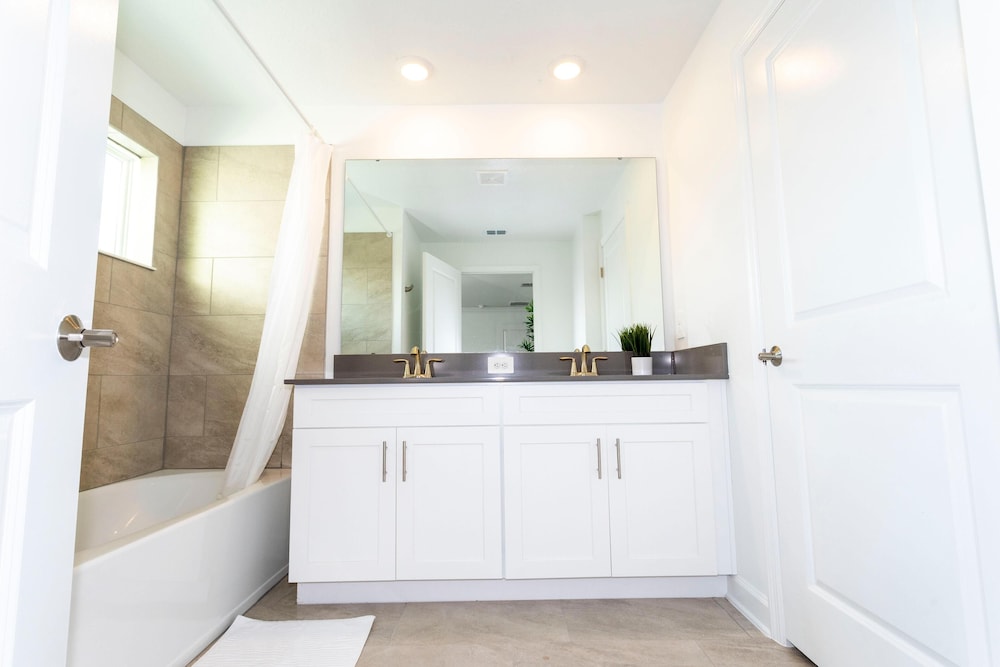 4379 SL- Enchantment 4BR Townhome With Pool