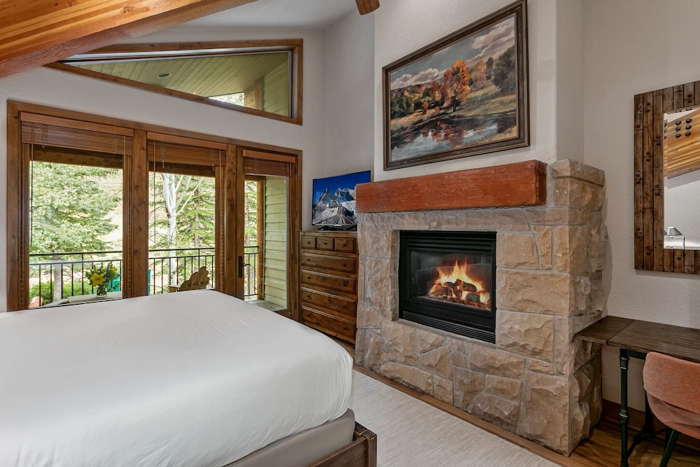 Sterling Lodge at Deer Valley Resort - Three Bedroom Condo with Hot Tub #111 3 Condo