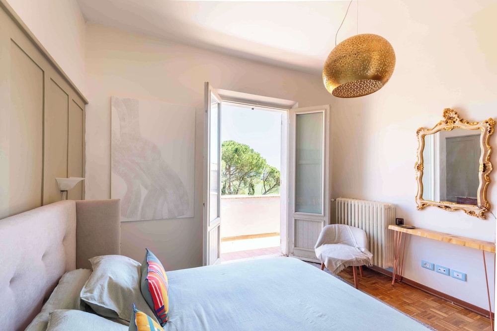 Tuscany - Townhouse - Sleeps 18 - Garden Near Lake