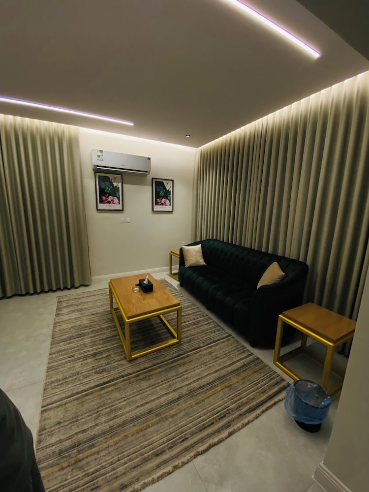 Leena Hotel
