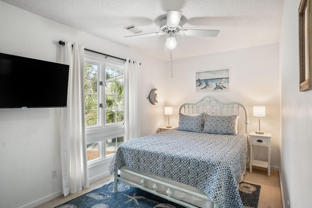 Beautifully Updated, Dog Friendly 4-bed, 4-bath Home Near Beach