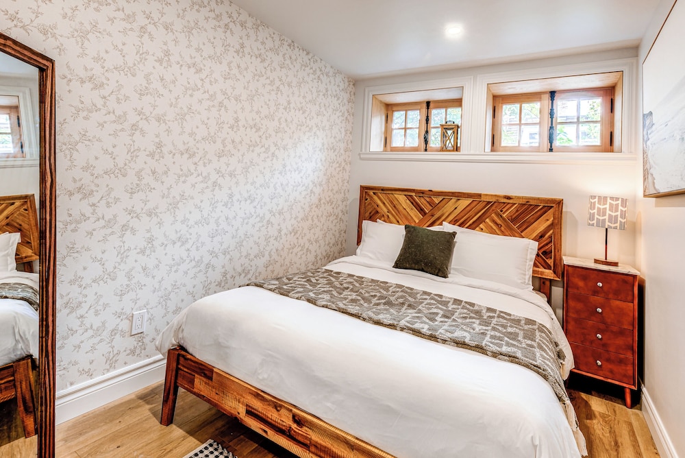 Majestic 3-Bedroom Designer Apartment