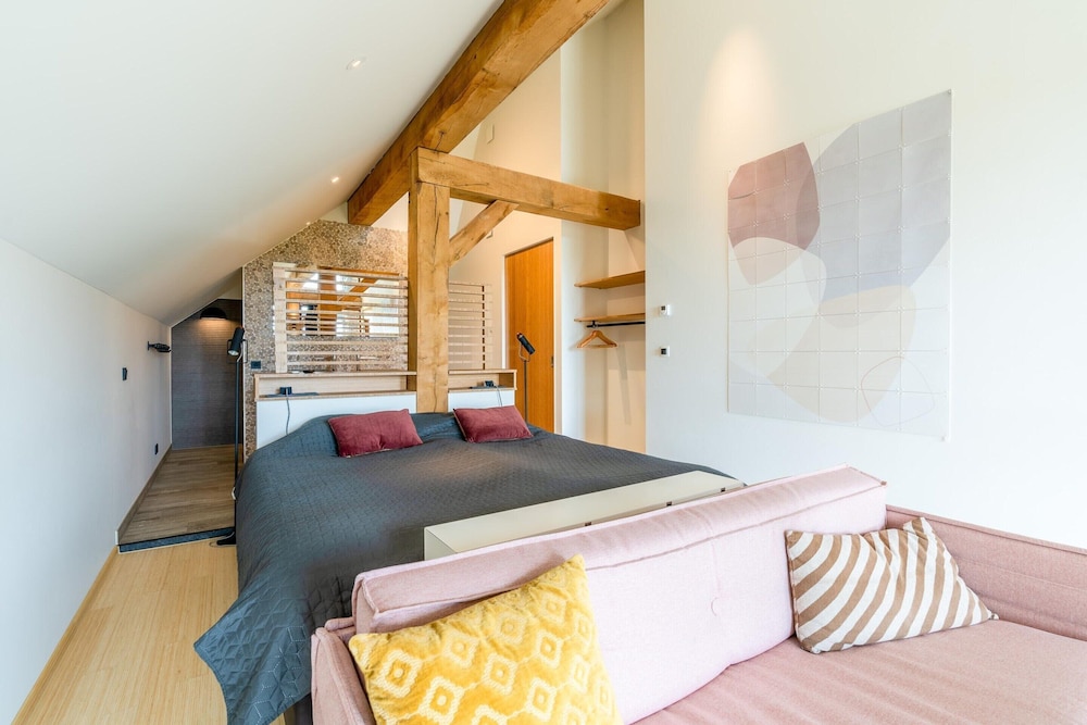 Modern 6-person Villa With Private Hot Tub - Near Beach & Nature