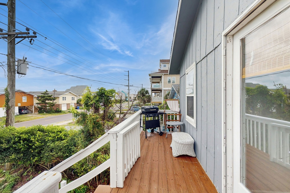 Entire House - Serenity in Surf City
