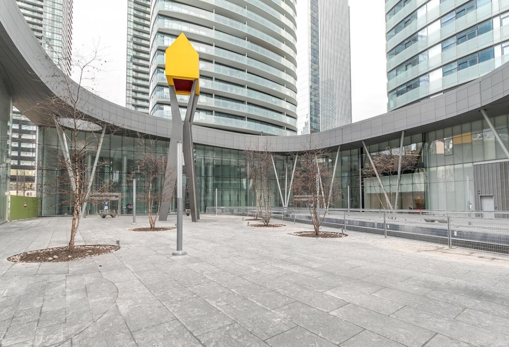 Classy 1 Bedroom Condo on 32 Floor in Downtown