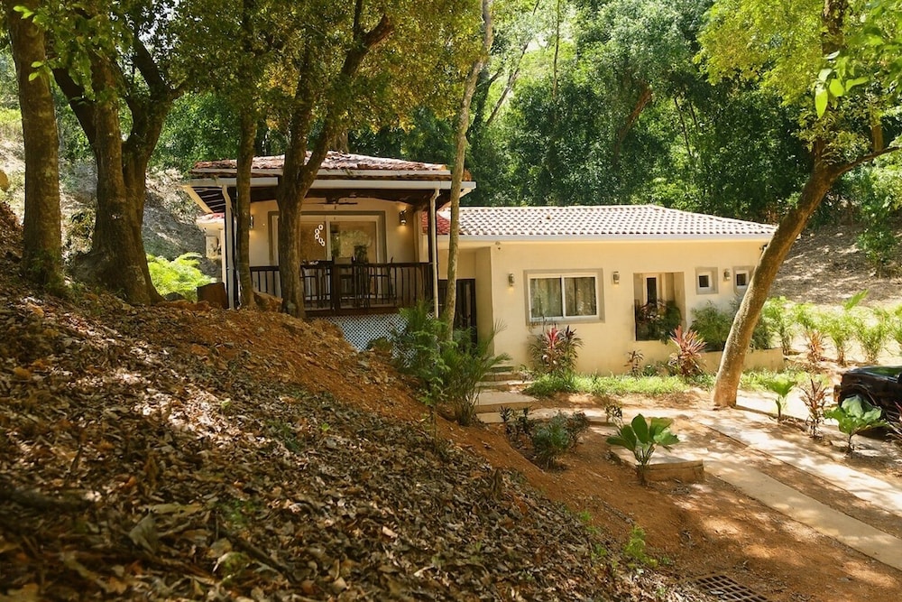 Casa Luminiere- Keyhole Bay #5 3 Bedroom Home