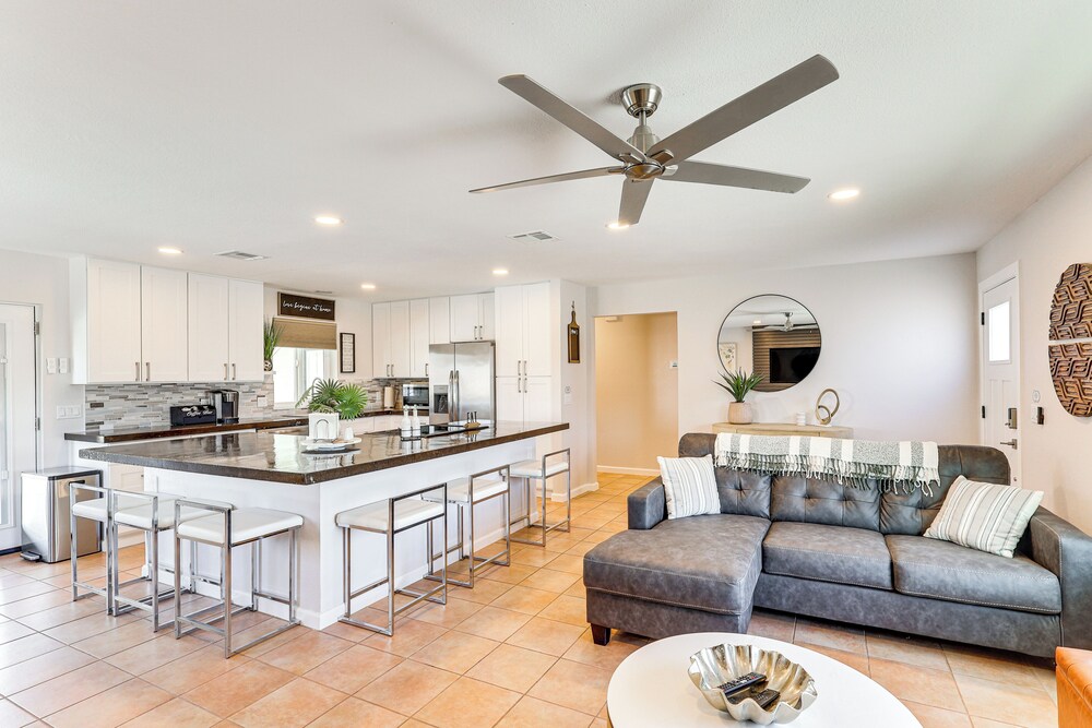 Casita + Chef's Kitchen: Lake Havasu Desert Oasis