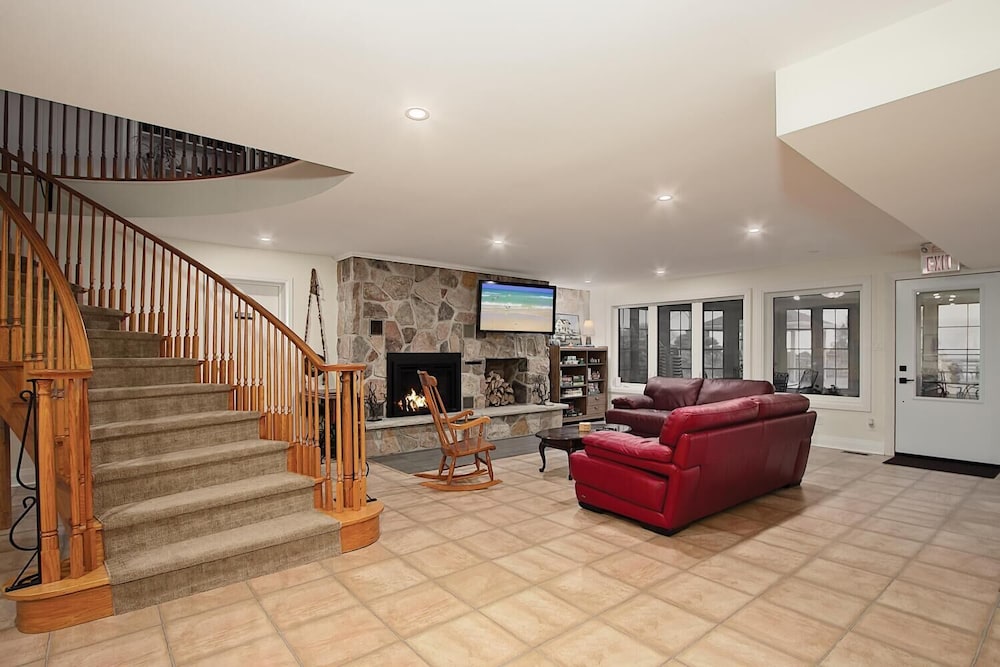 The Brentwood Waterfront Retreat