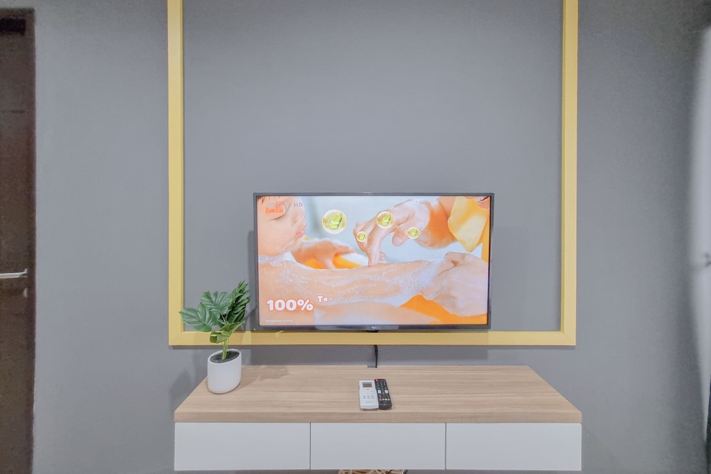 Minimalist 1Br At Patraland Amarta Apartment