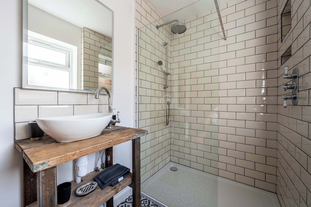 Host Stay Sherrington Road Abode
