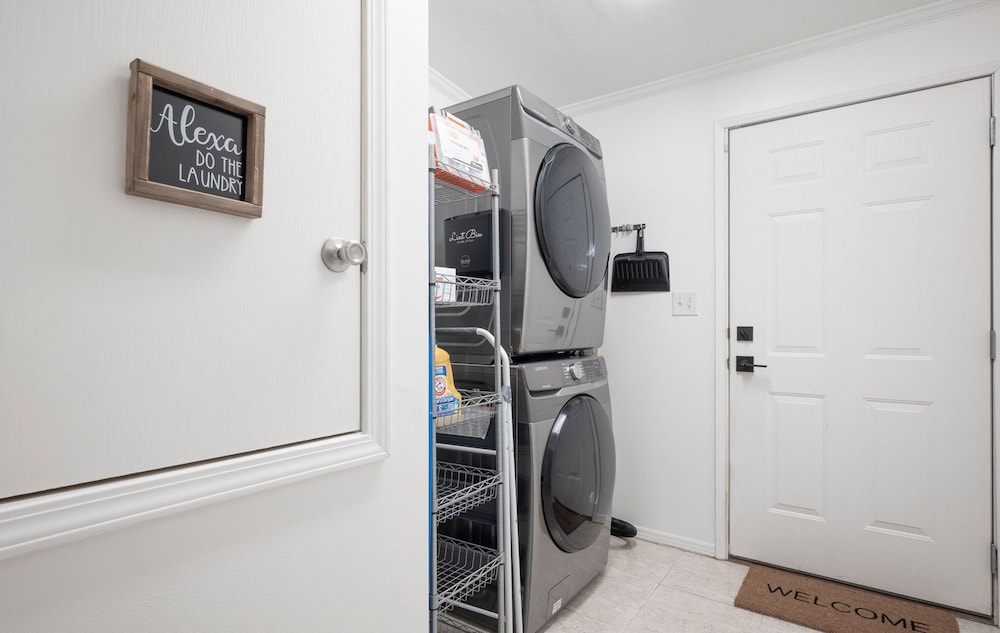 Bright 4BR Home Near Beach Historic Downtown
