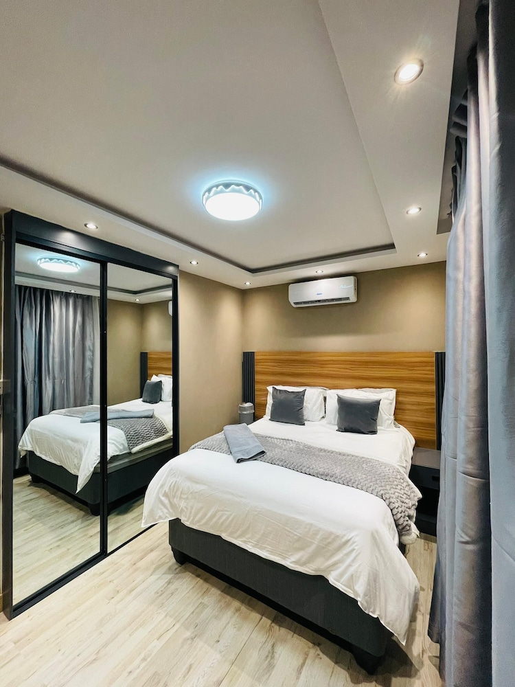 Ques Self Catering Apartments