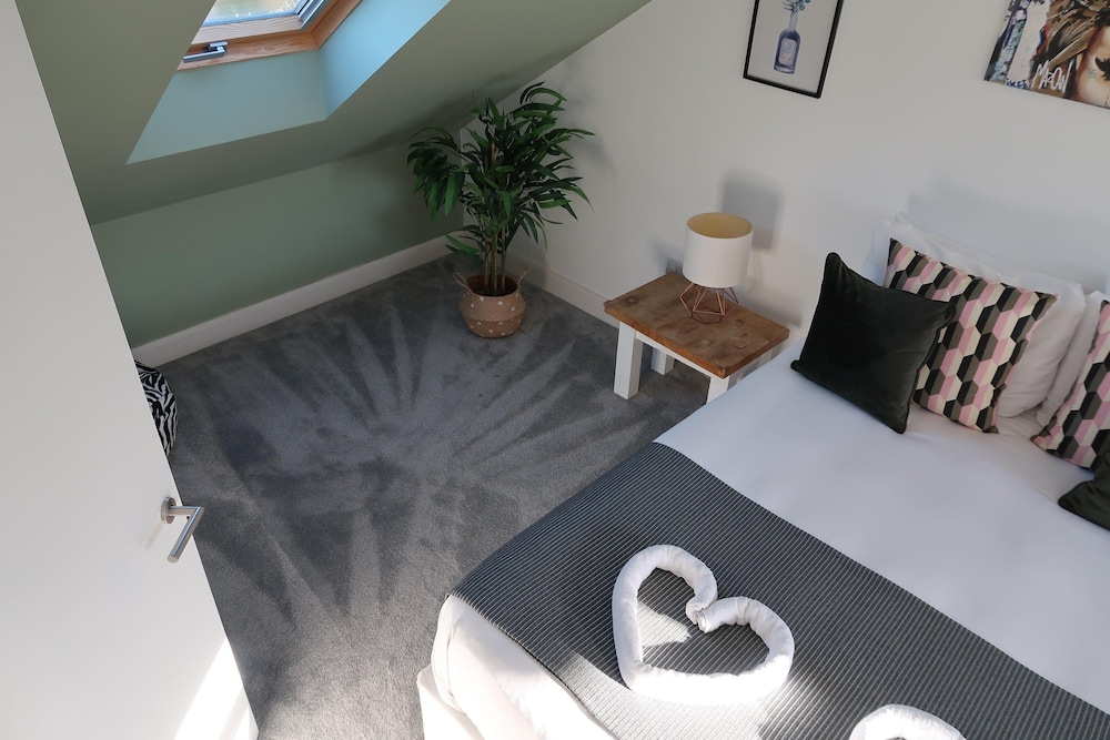 Lovable Lancing With Garden Parking