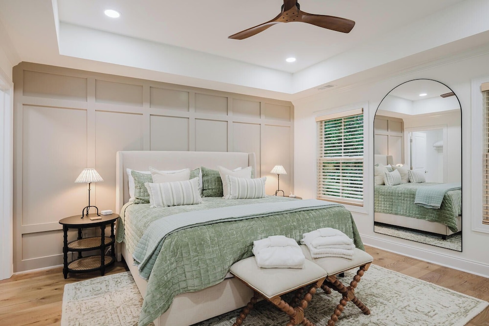 Lowcountry Landing! 3-story Townhouse in Old Town's Promenade