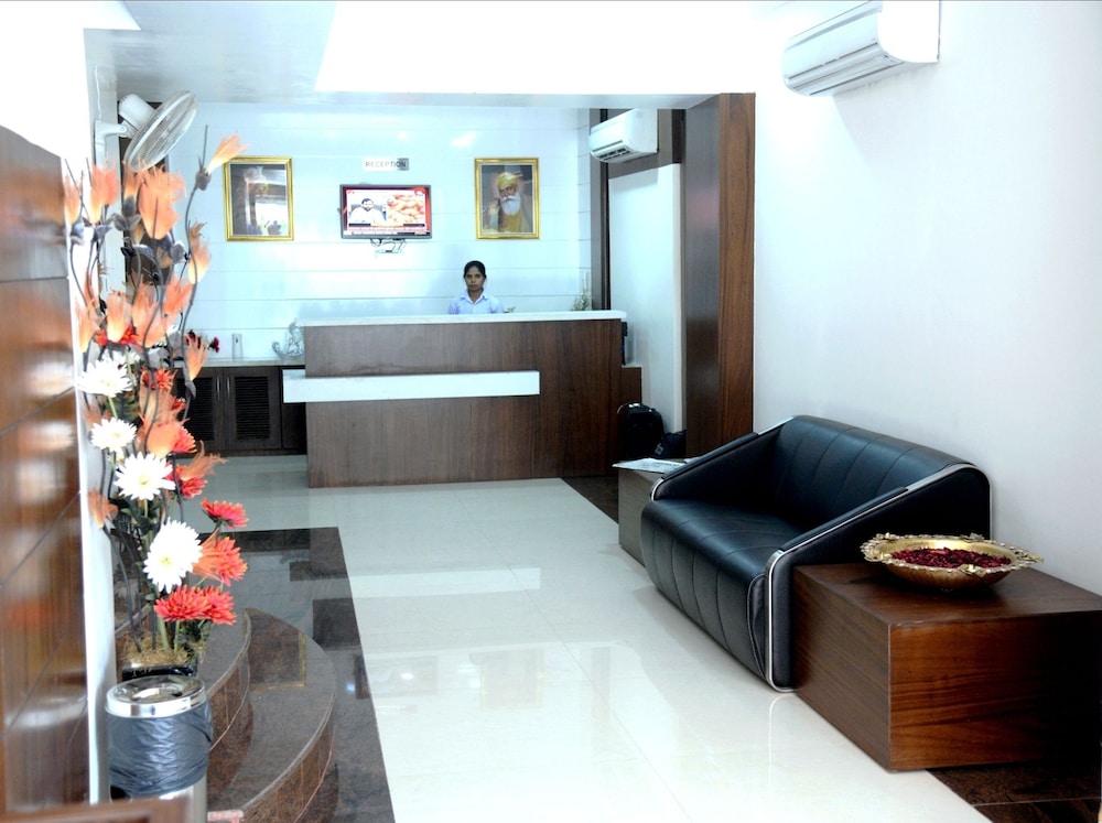 Lobby & Reception