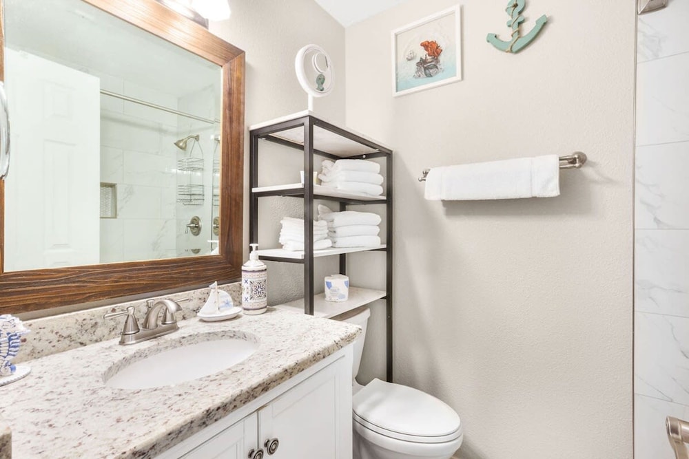 Sunrise Village 215- 2BR 1BA Gulf Front Sleep 6