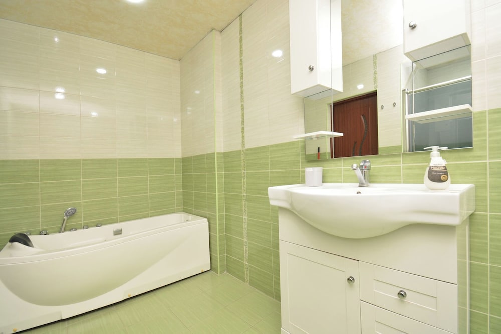 North Ave. Apartments by Luxe Group HH55