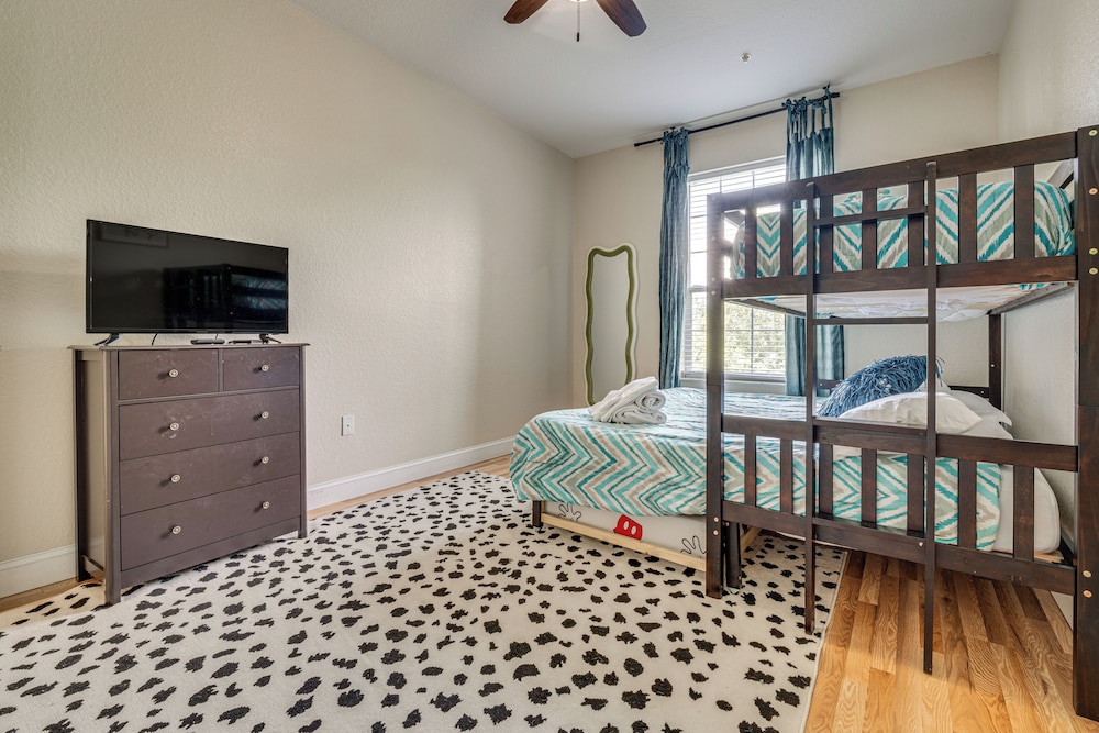 4 Mi to Disney: Family-friendly Resort Getaway!