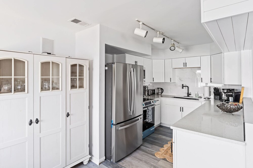 Renovated River Home Hot Tub Sauna Game Room