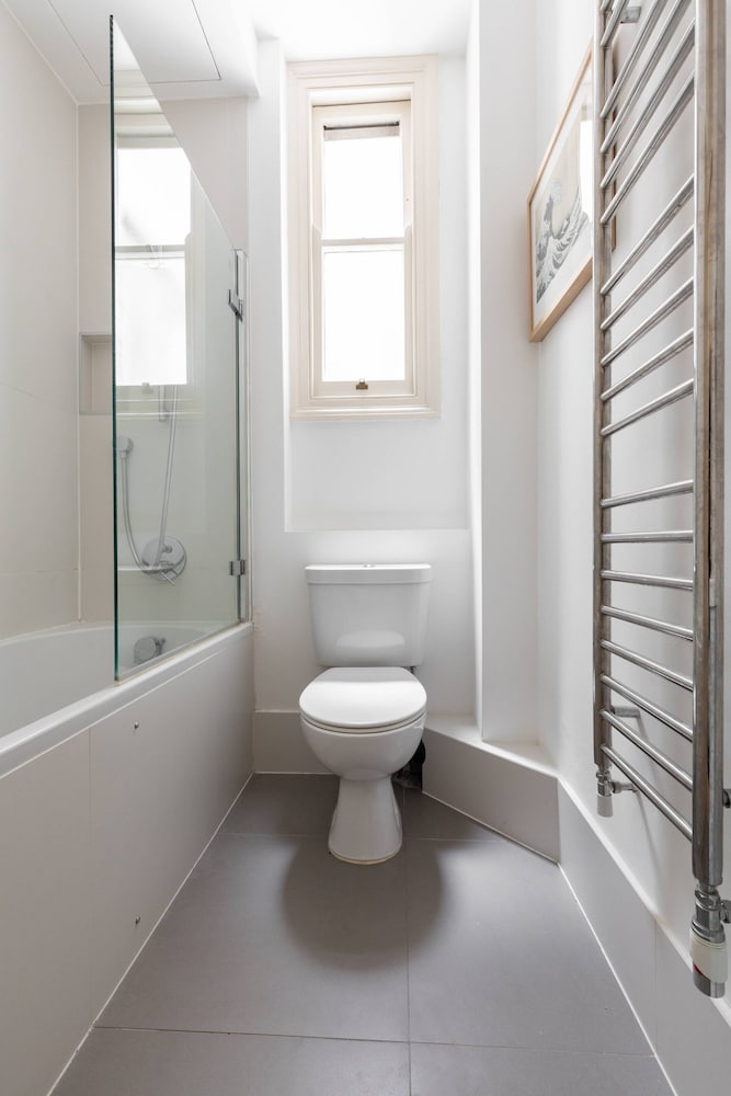 Bury Place by Onefinestay