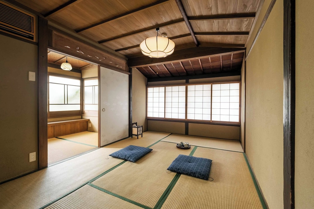 Gion Koyuan