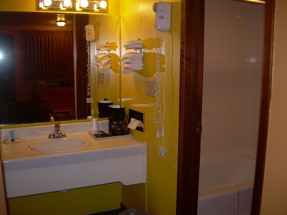 North Platte Vacations - 83 Motel - Property Image 8