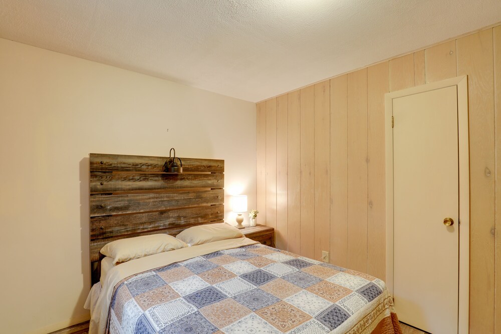 River Access & Hot Tub: Cozy Hot Springs Cabin view 5