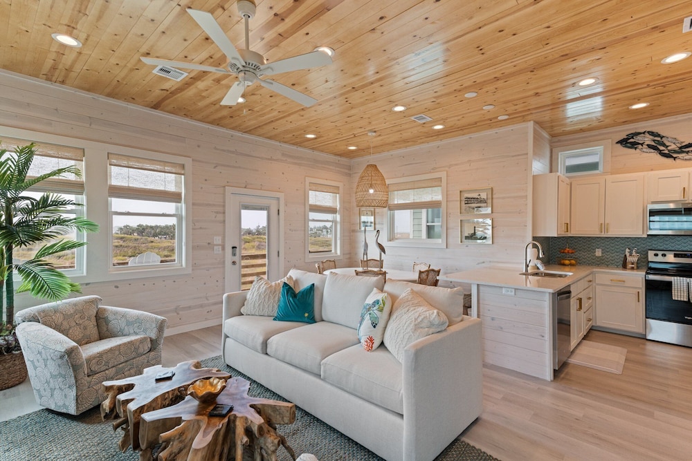 Palm Beach! Private Pool - Boardwalk - Game Room!