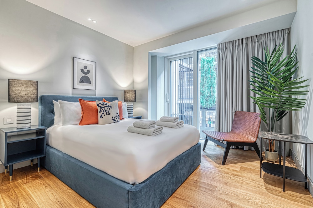 Luxury flats near Big Ben and London Eye