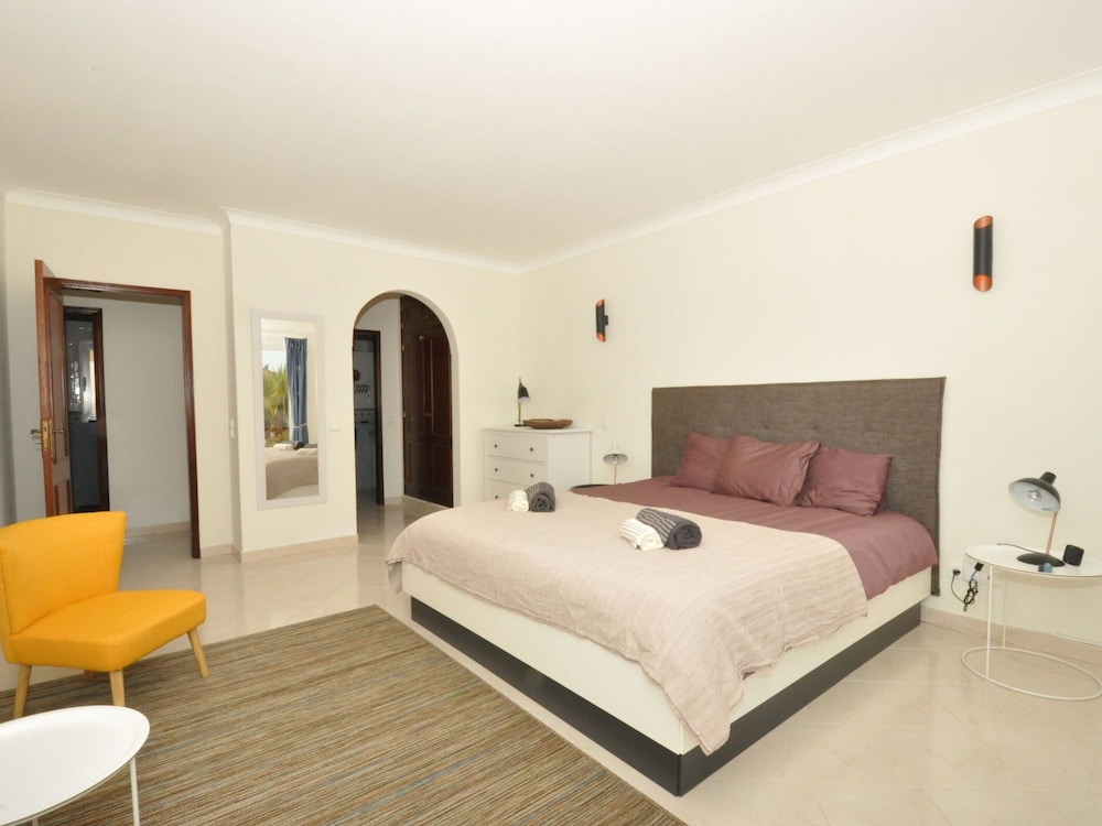 Villa With Views Like the Pool, Sea, Meia Praia view 3