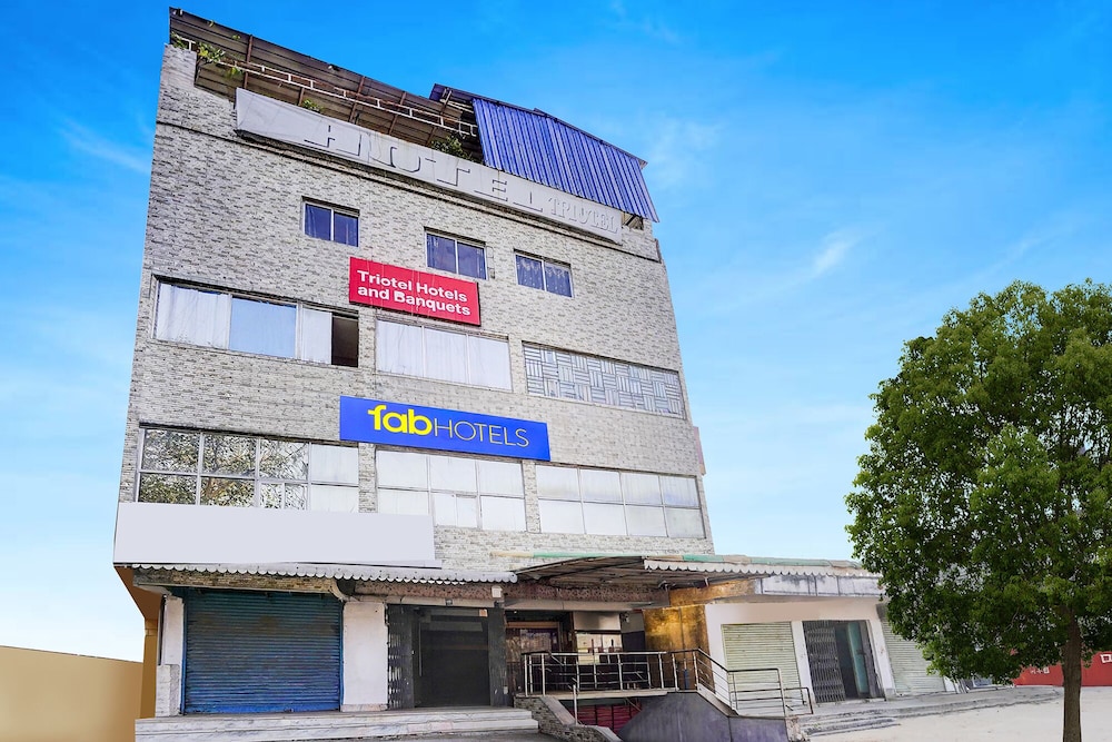 Fabhotel Triotel Inn