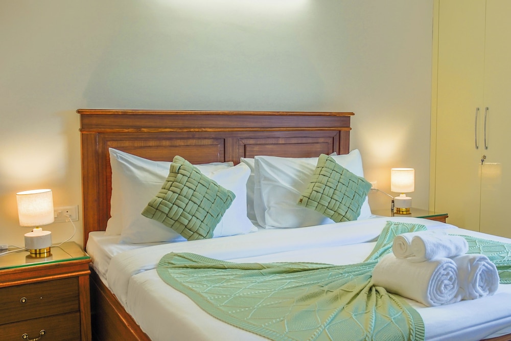 Alaya Stays Veera Marina 3 BHK Apartment