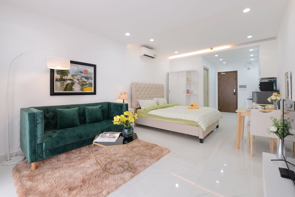 Jennifer House - Millenium Apartment