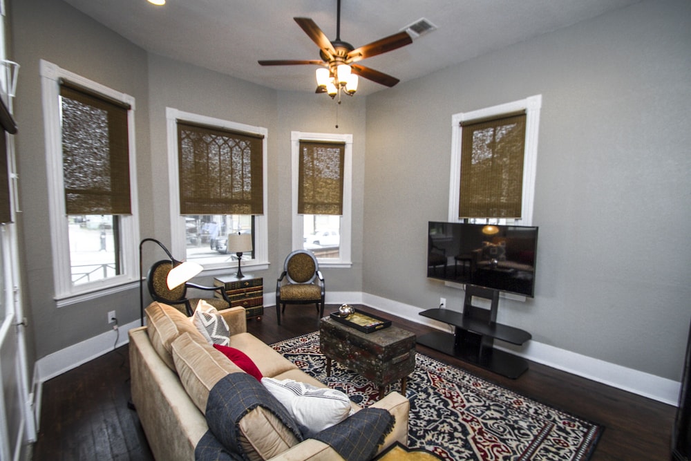 Restored Historic 2br/1.5ba House Near Downtown view 2