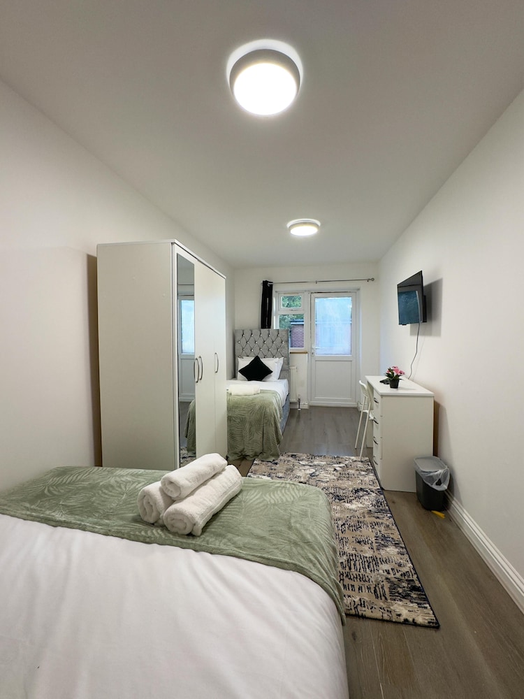 Heathrow Lodge B&B