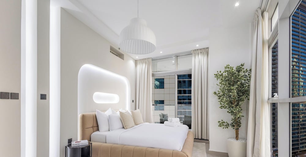 LUX The Sky Dubai Eye View Suite
