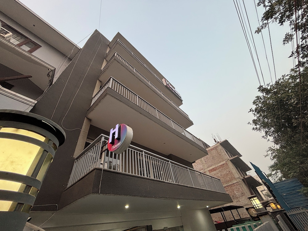 Housr Sector 43 Gurgaon Paras Hospital