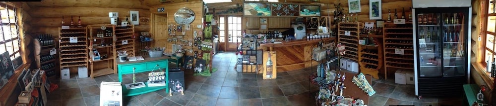 Columbia Gardens Winery and Grape Escape Guesthouse
