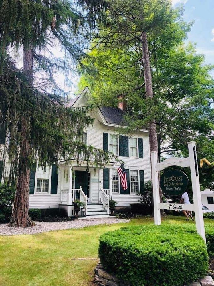 PineCrest Inn
