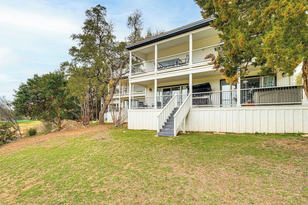 Private Hot Tub & Golf Course Views: Lakeway Gem
