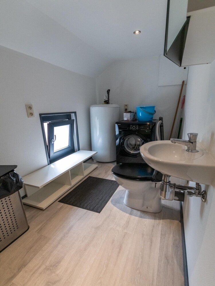 Farmhouse by Lake Coo With Jacuzzi