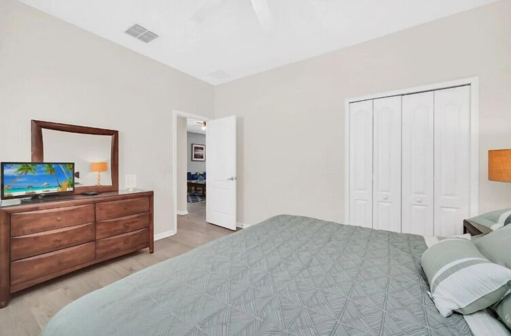 Stunner 6Br W/ South Pool, Lake View & Near Golf