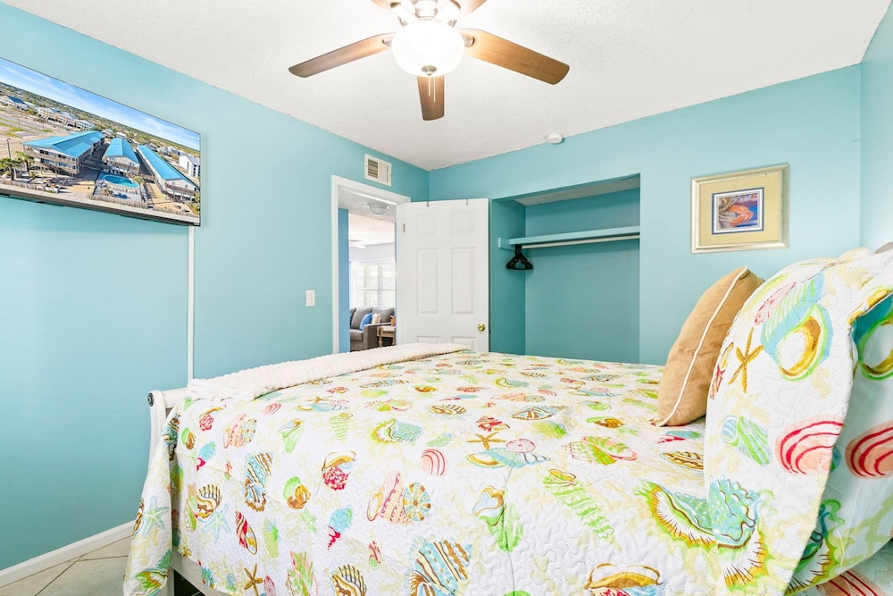 2BR Condo w Pool Beach Access and Walk to Hangout