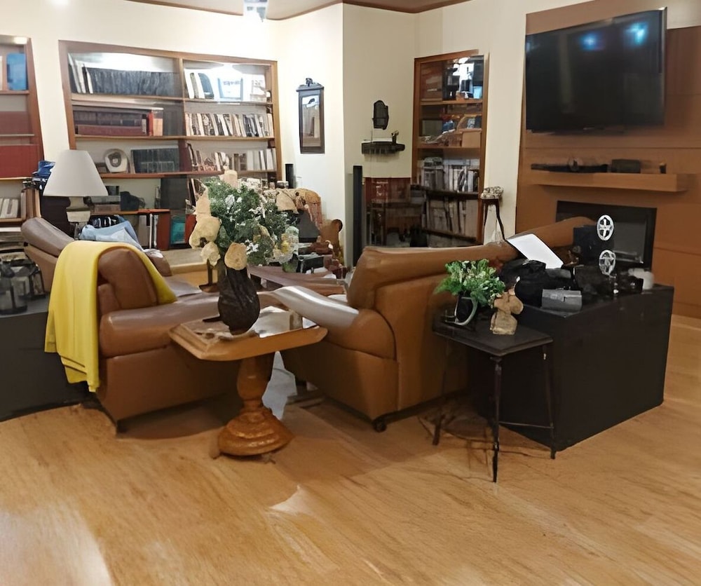 THE WRITERS HOUSE