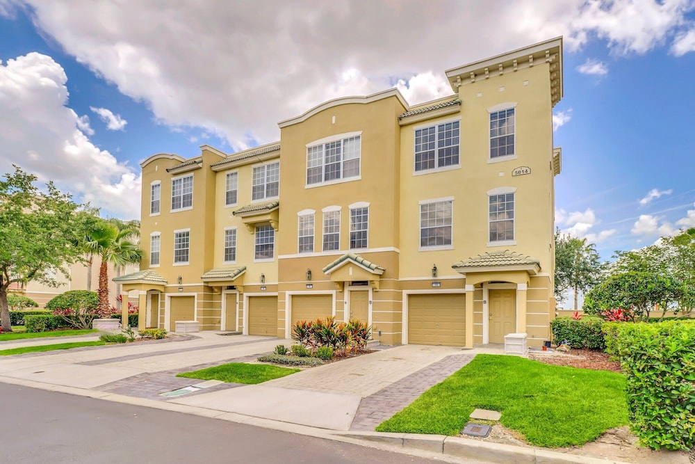 Spacious and Modern Townhome! Close to Attractions and Conventions Center! 3vc5014-10